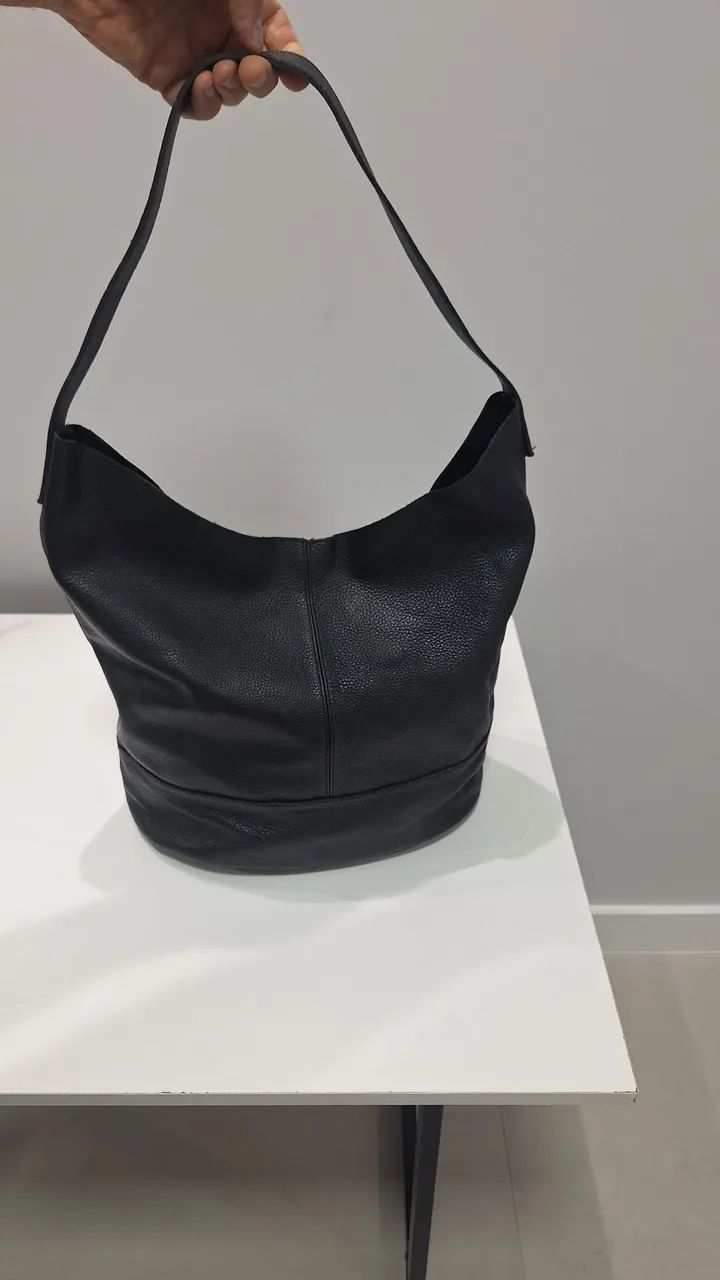 Bolsa grande preta em couro legítimo marca Dora Lis