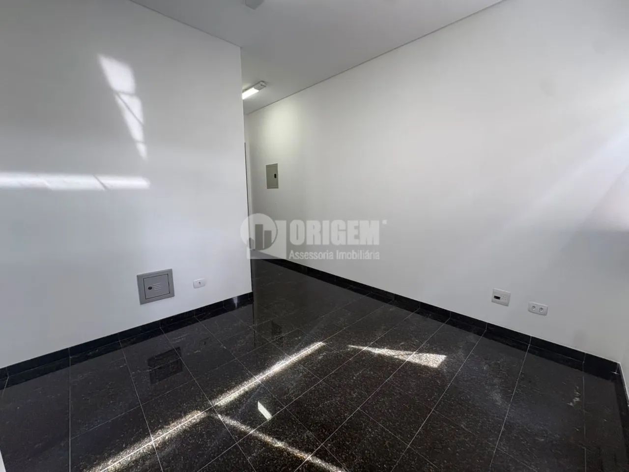 Sala em Água Verde, próximo a Praça do Japão