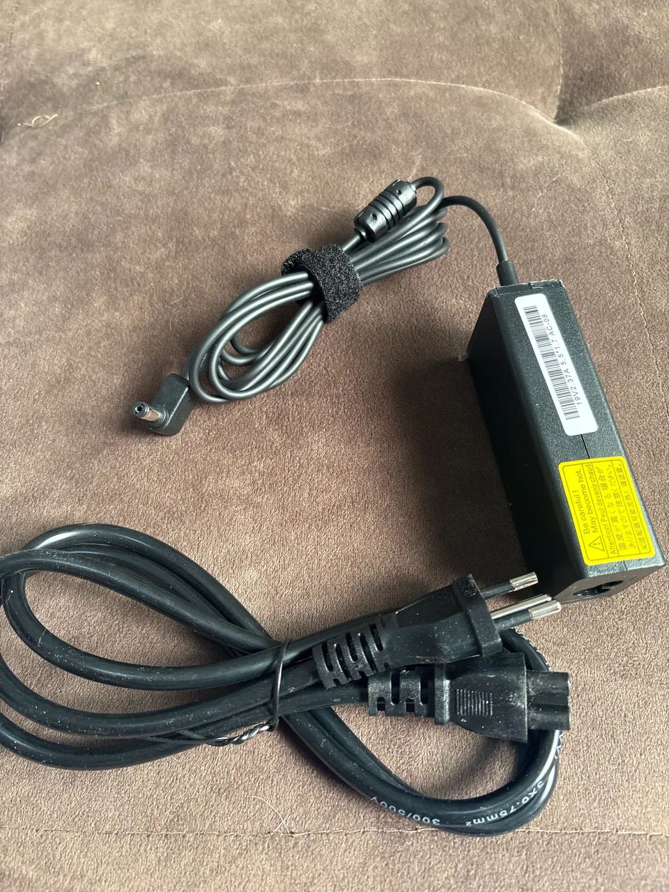 Fonte para Notebook Acer 19v 2.37A plug 5,5? - Foto 2