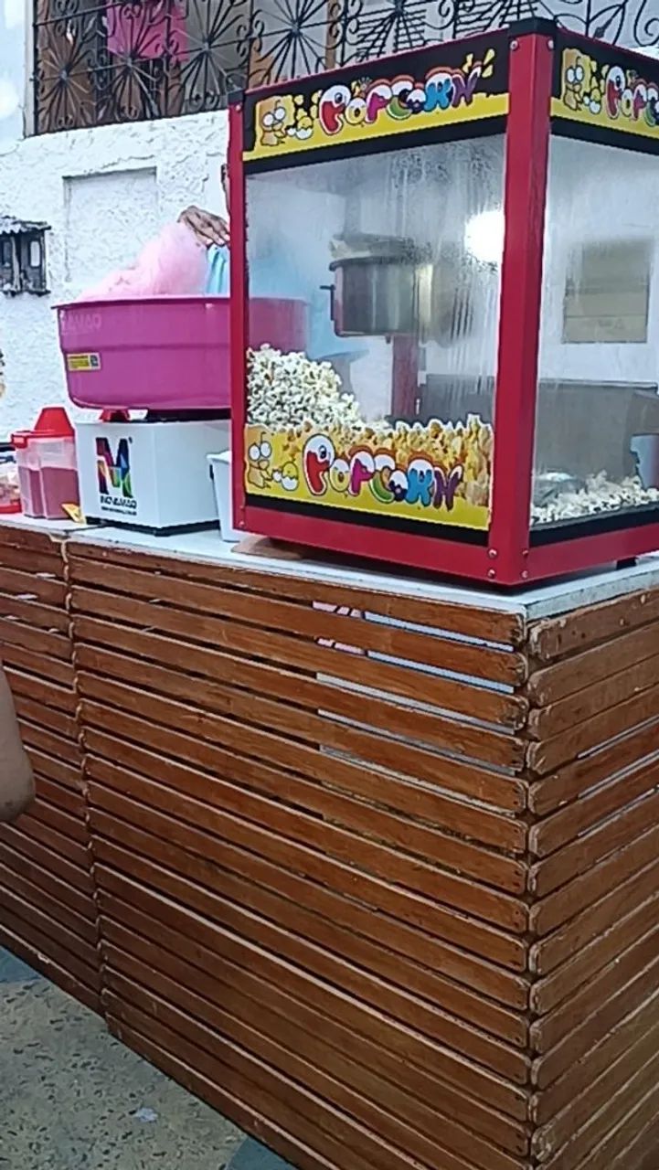 Carrinho de pipoca doce e salgada 