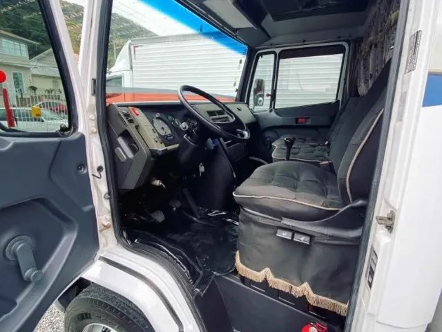 Mercedes- Benz 710 2012 - Foto 5