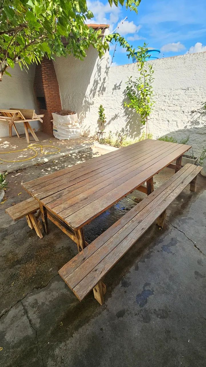 Mesa rústica de madeira maciça + 2 bancos