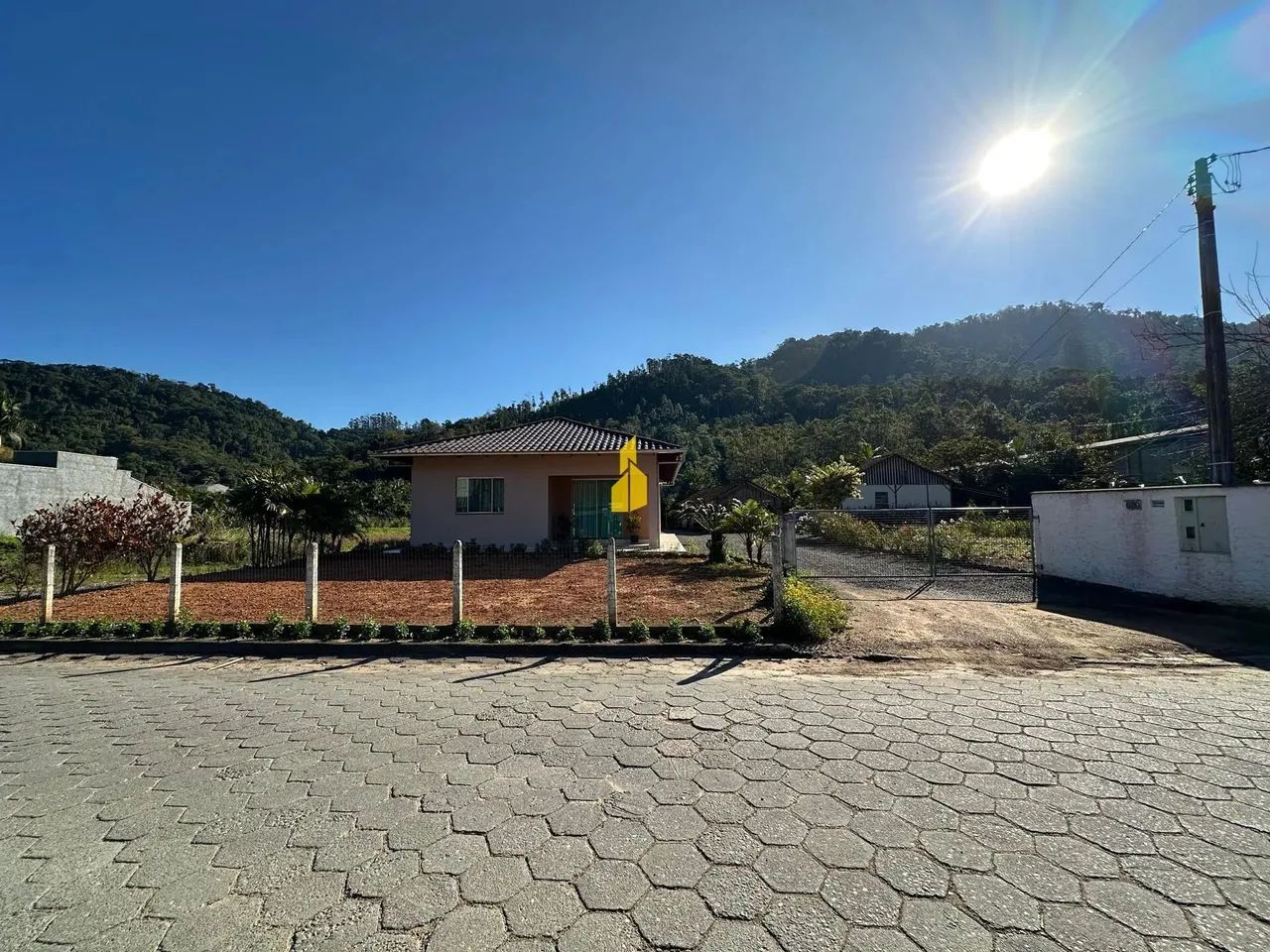 Sítio com duas casas e nascente à venda em Rodeio
