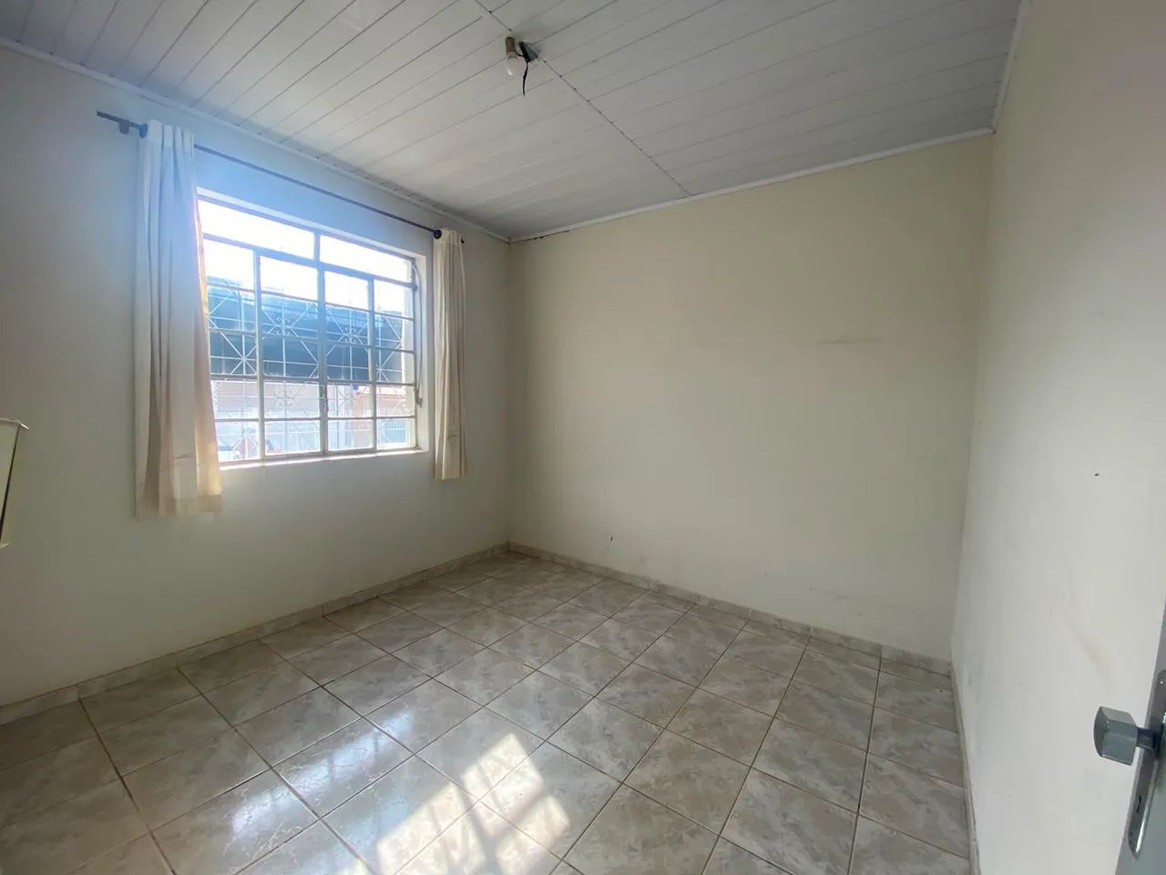 Vendo Casa Excelente local - 5 Quartos - Duas Vagas - Bairro Centenário  - Foto 4