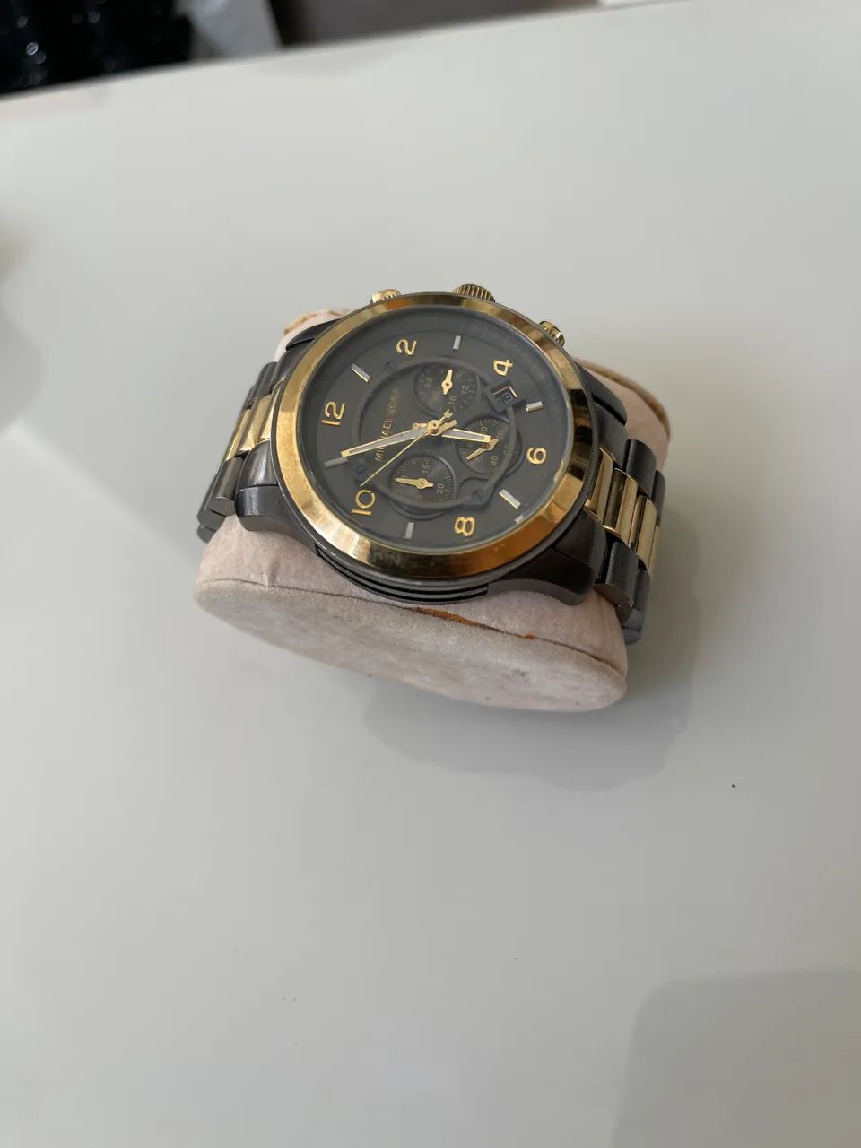 Relógio Michael Kors Original preto e dourado - Foto 2