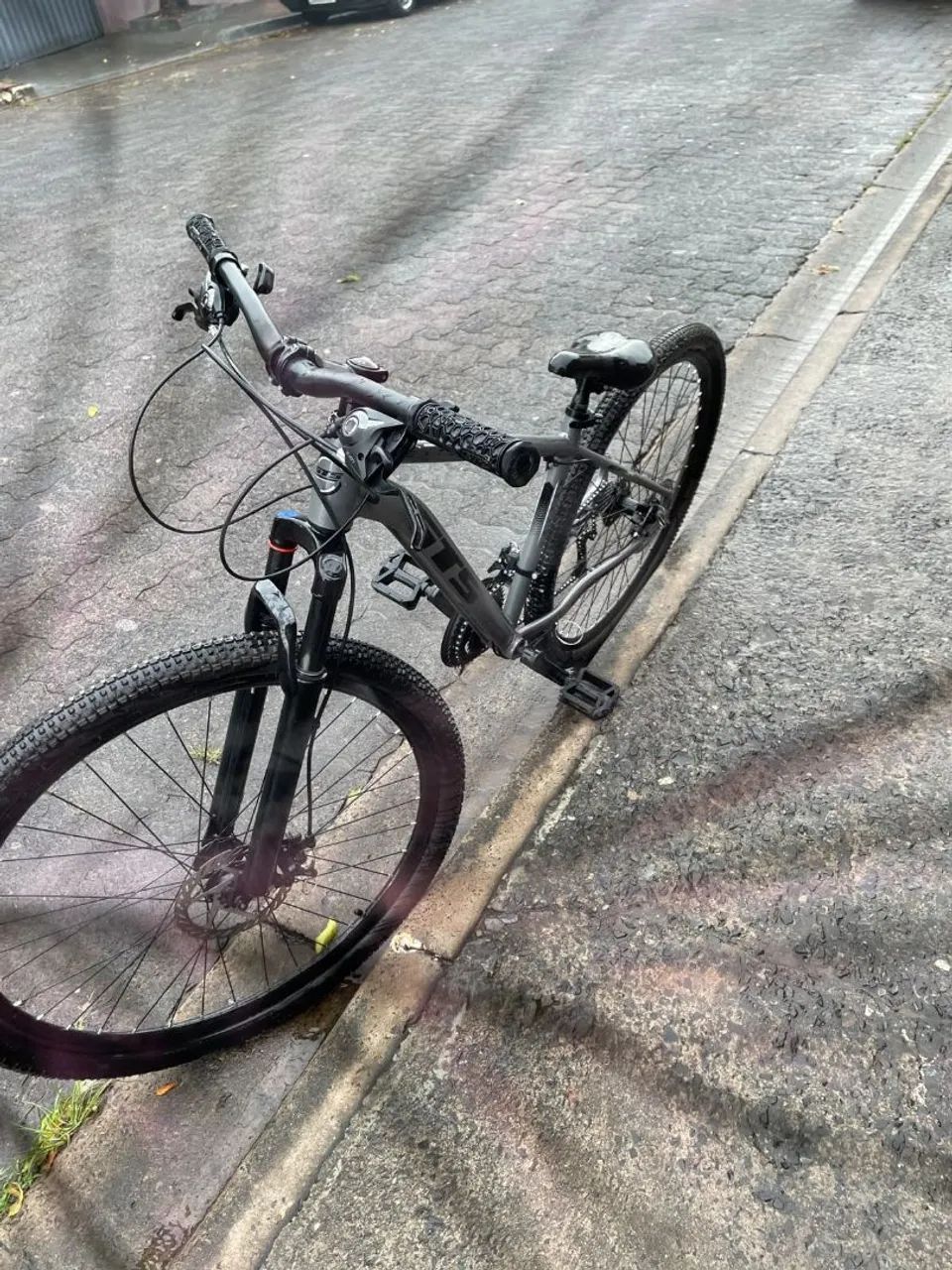 Vende se bicicleta aro 29 semi nova  - Foto 5