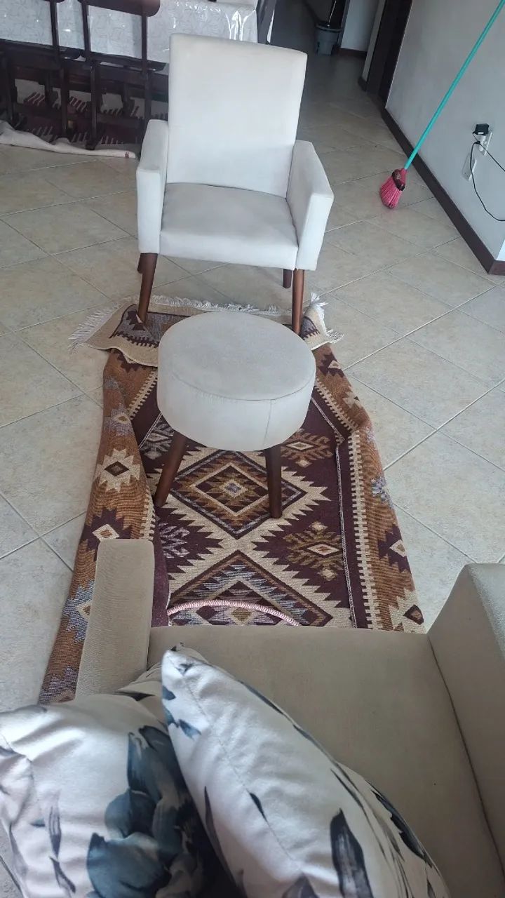 Poltronas e puf - Foto 2