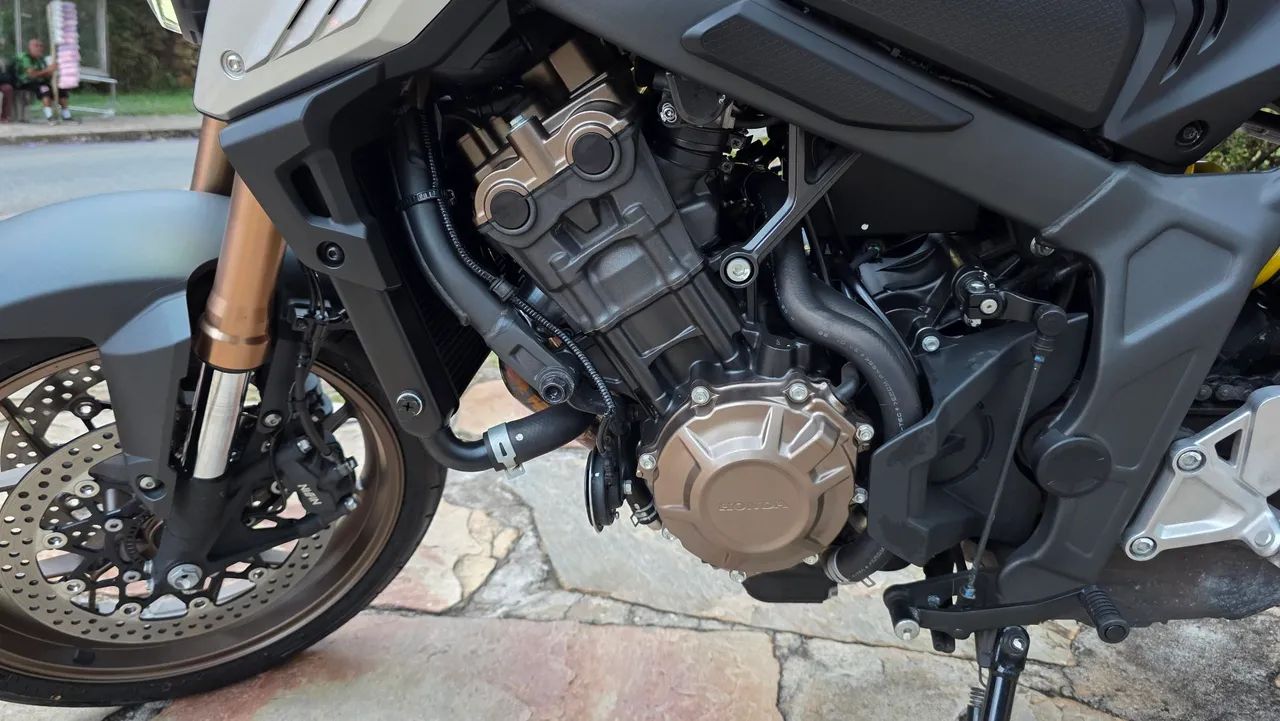 CB 650R 2022 - Foto 3