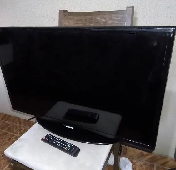 DUAS TVs Samsung à venda - 32? e 42? - Foto 4