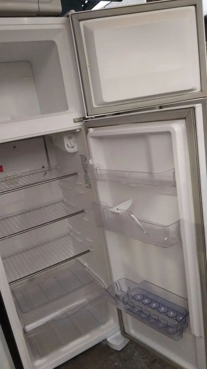 Geladeira Electrolux 260 litros  - Foto 4