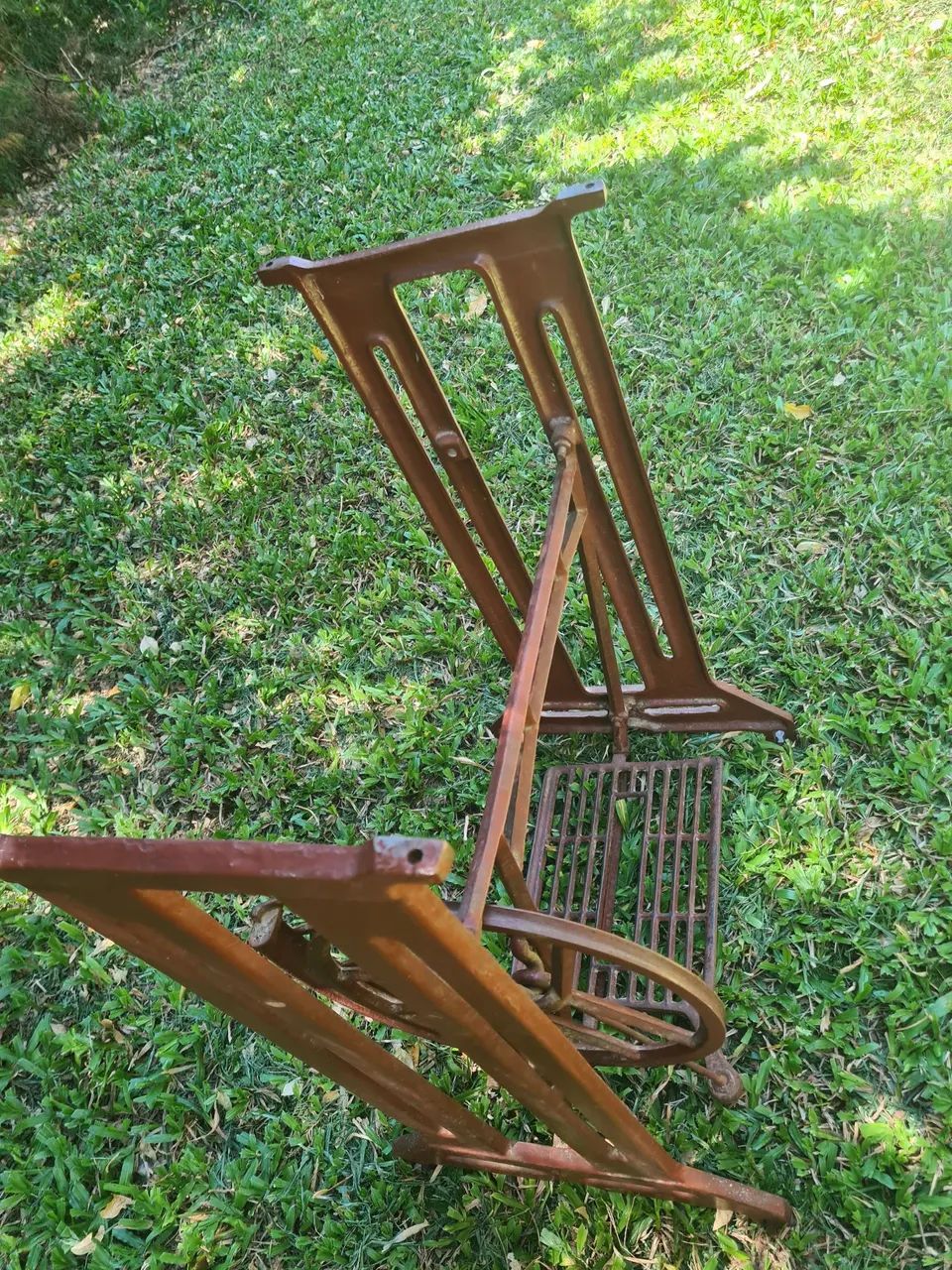 Pe de maquina de costura antigo