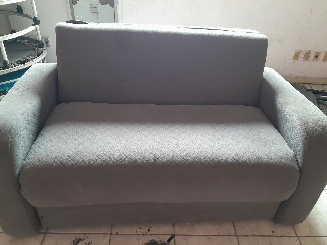 Vendo sofá cama semi novo 