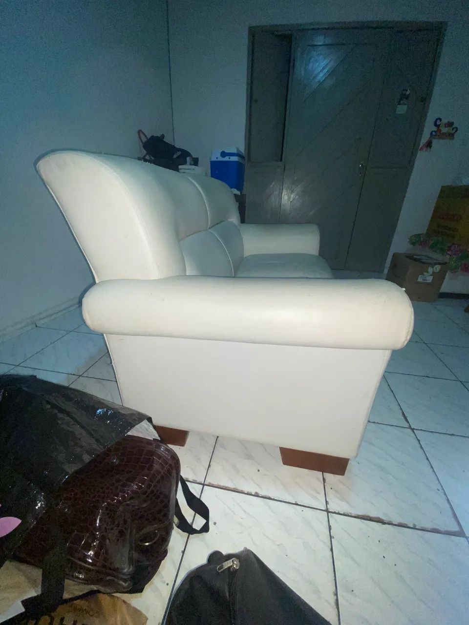Sofá branco 2 lugares  - Foto 4