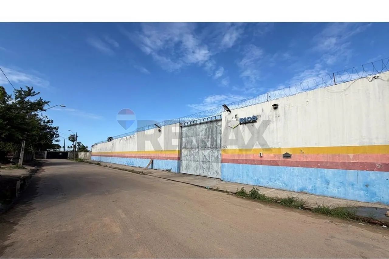 Galpão de 894 m² próximo à Av. Silas Munguba