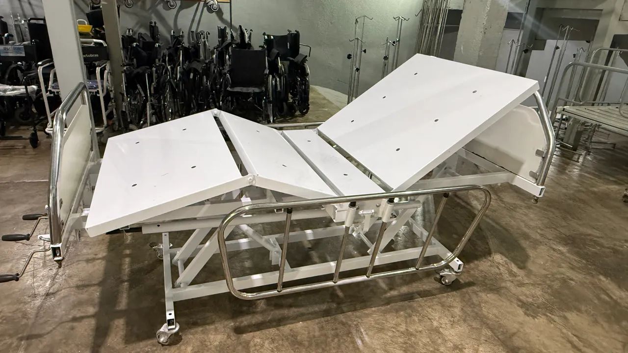 Cama hospitalar manual com elevação de altura  - Foto 5