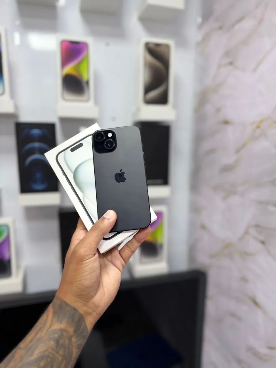 IPHONE 15  - 128GB PRETO ?3.099 - Foto 2
