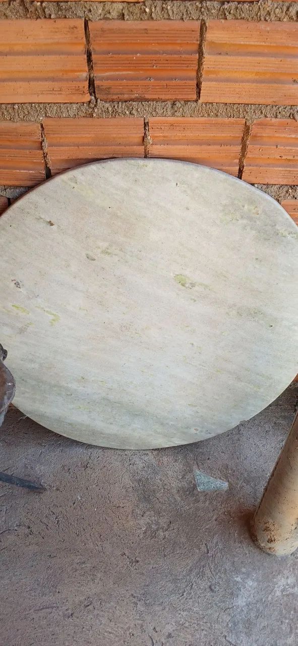 Vendo mesa redonda de mármore (só a pedra) - Foto 2