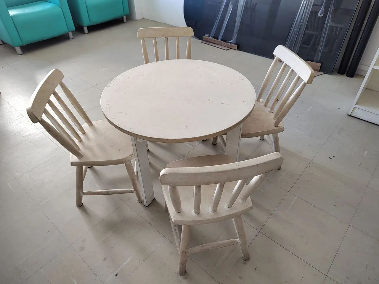Conjunto da TOKSTOK com 4 CADEIRAS INFANTIL COUNTRY E MESA - Foto 3