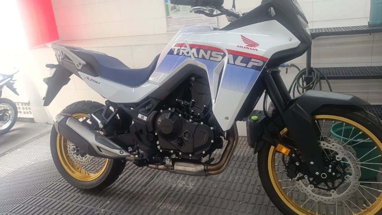 Honda Transalp 750