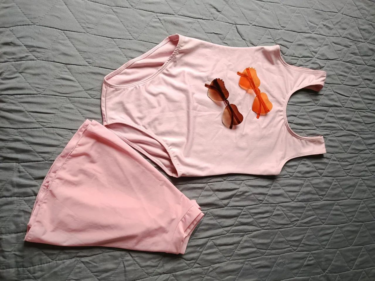Roupa de balé, com dois óculos de cora ção  - Foto 2