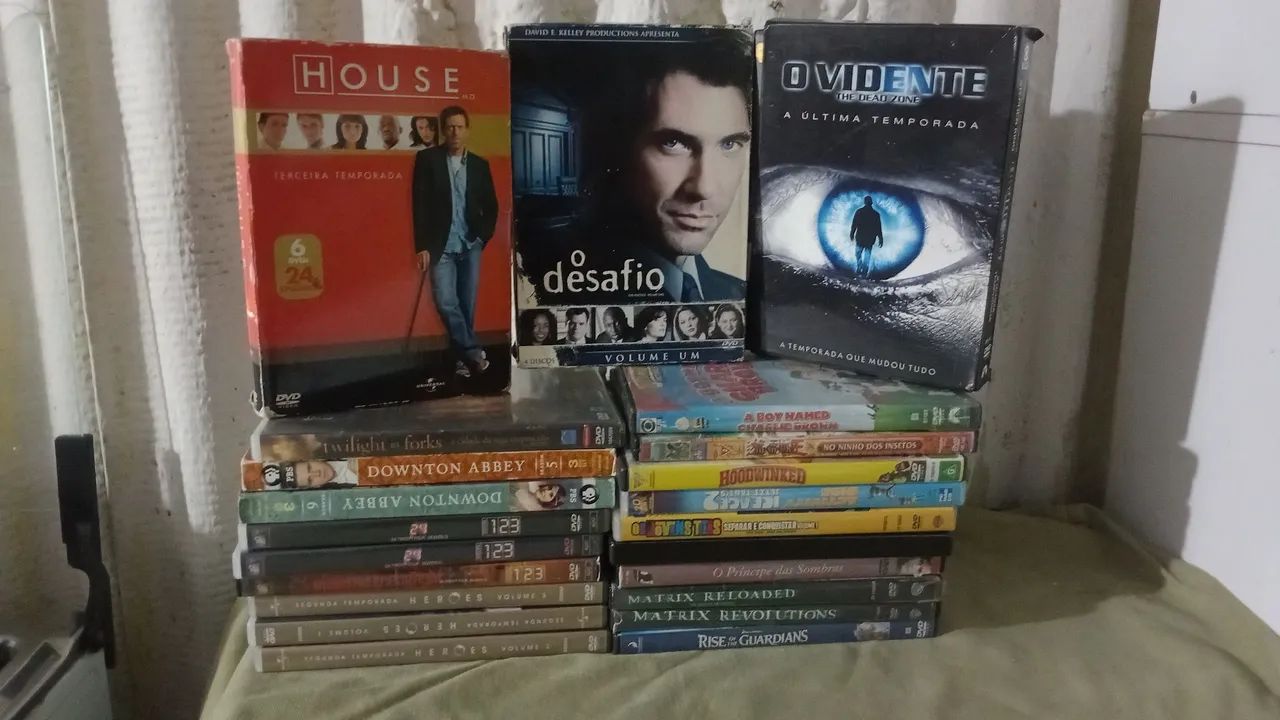 LOTE dvd 3 boxes e 19 dvds