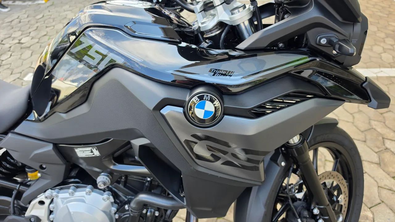 F750 GS TRIPLE BLACK - Foto 4
