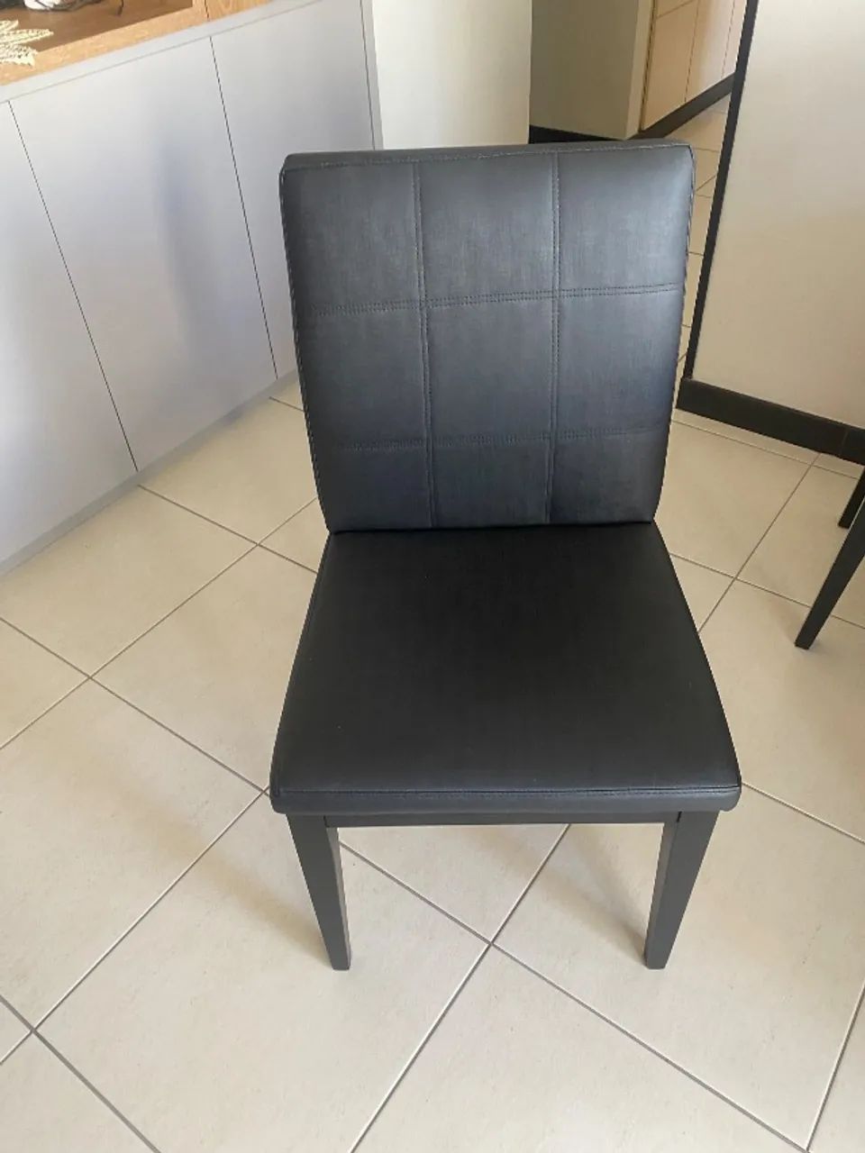 Mesa com cadeiras - Foto 2