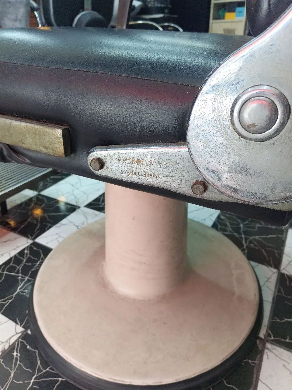 Cadeira de barbeiro ferrante antiga  - Foto 5