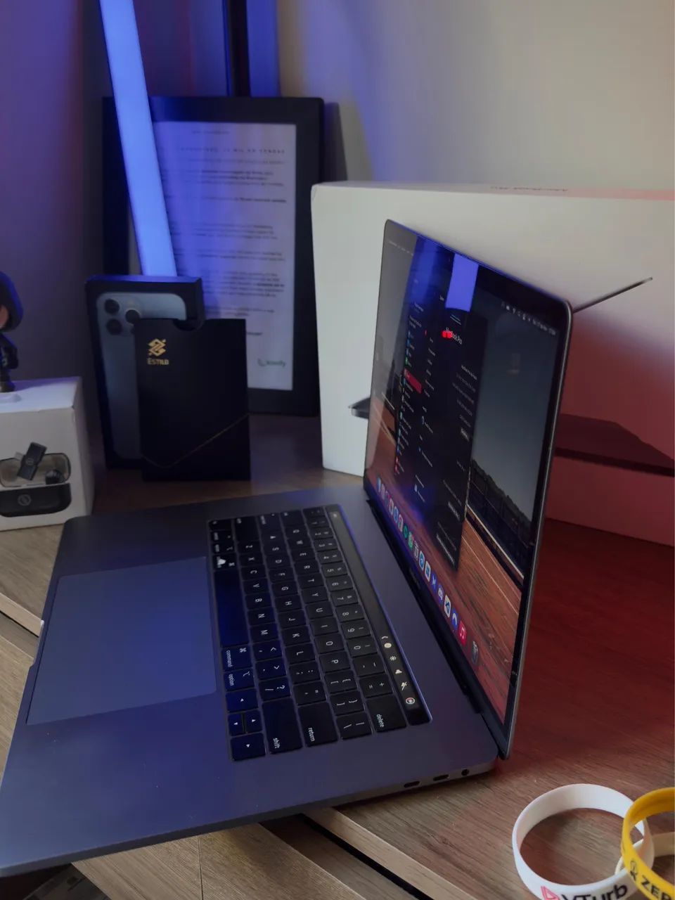 MacBook Pro 16 Inch 2019 16GB Ram 512SSD 1588 Ciclos - O Mais Novo