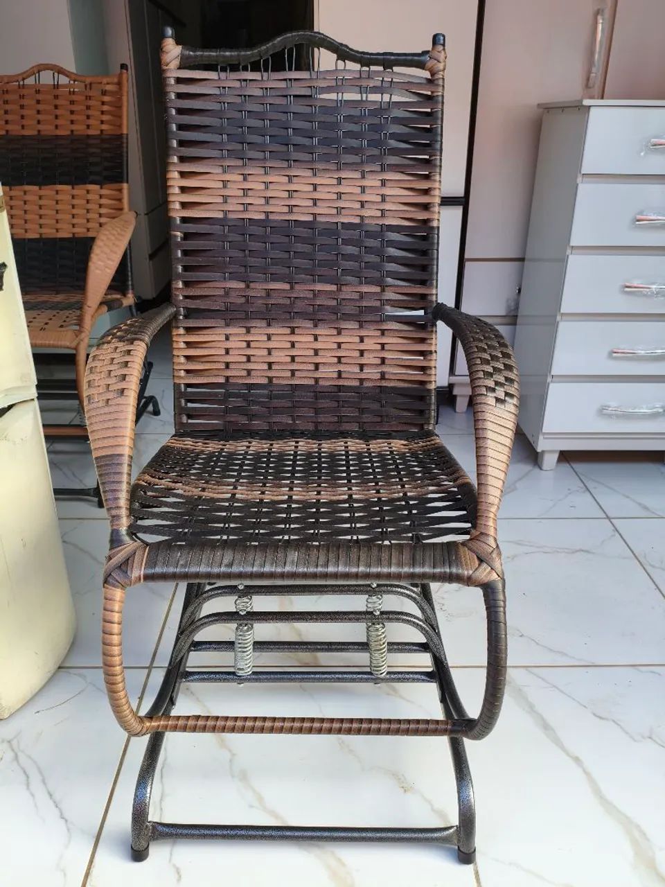 Cadeira de balanço novas 4 molas com frete grátis só aqui  - Foto 3
