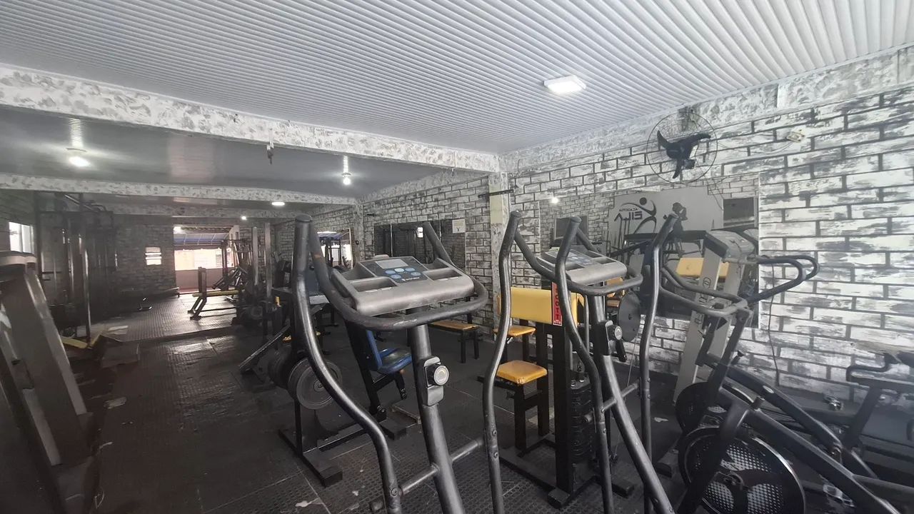 Academia - Equipamentos + piscina 