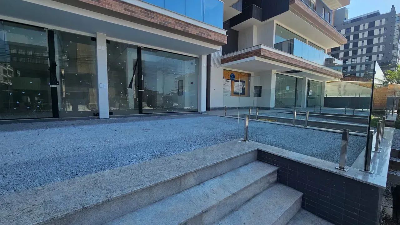 Sala Comercial com Mezanino e Deck na Praia Brava em Itajaí - Foto 3