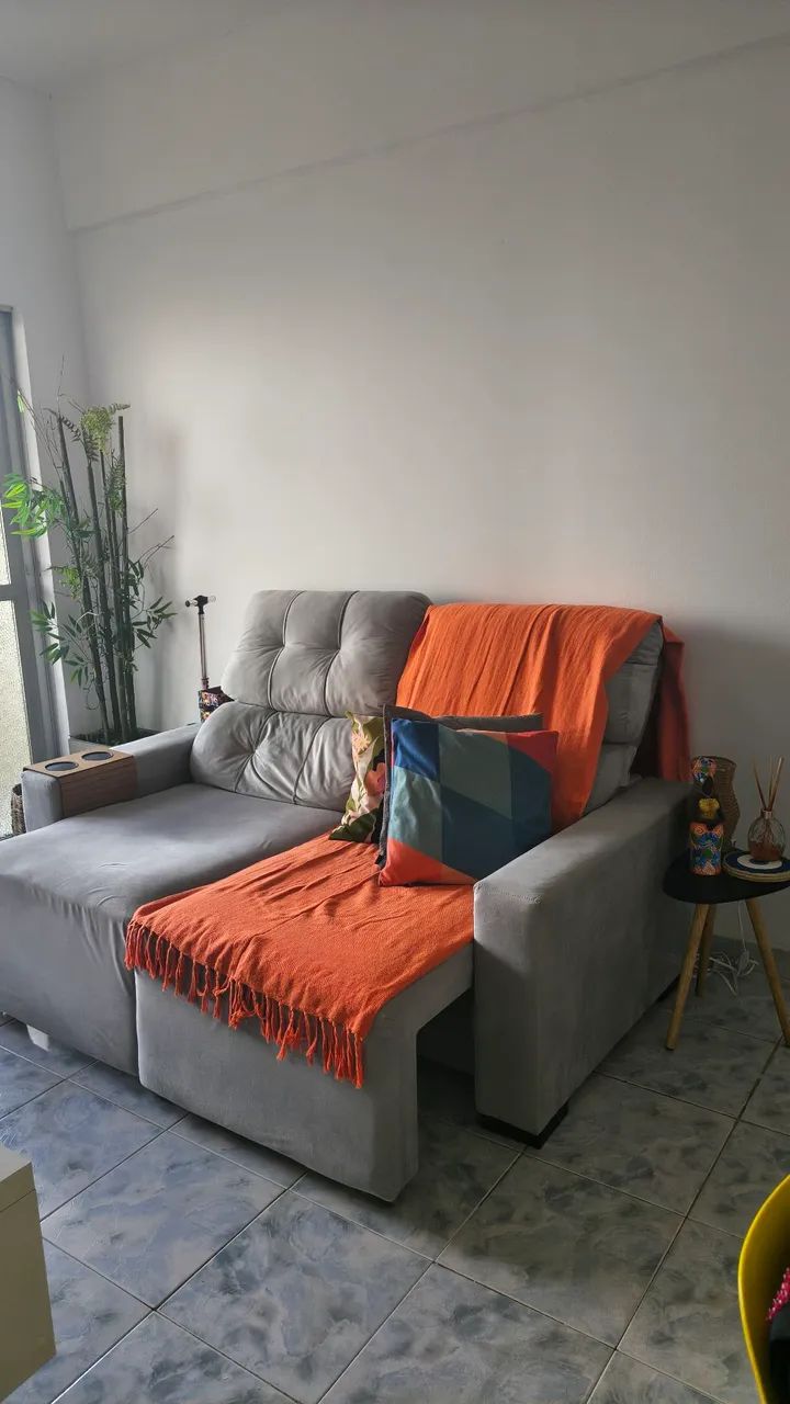Sofá retratil 02 lugares cinza semi-novo  - Foto 2