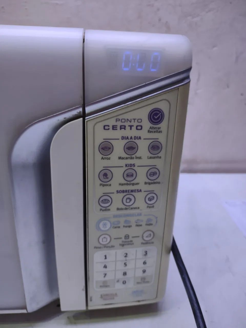Micro-ondas Eletrolux 30 litros 220 volts funcionando perfeitamente  - Foto 3