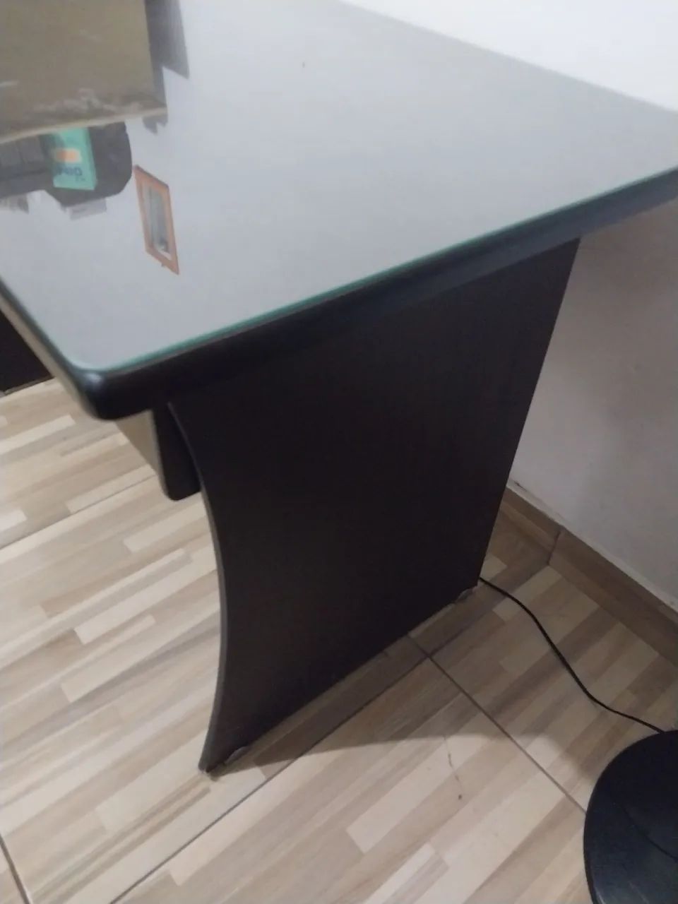 Mesa para escritório com tampo de vidro - Foto 4