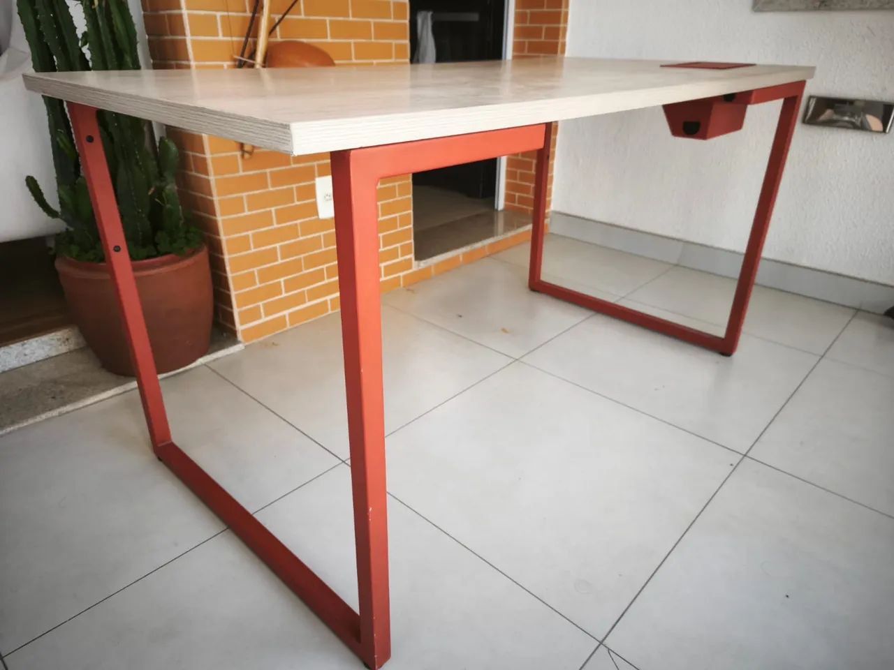 Escrivaninha para trabalho e estudo