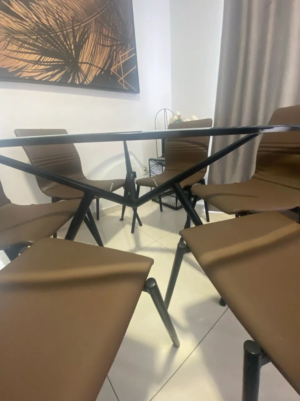 Vendo uma linda mesa com seis cadeiras ! - Foto 2