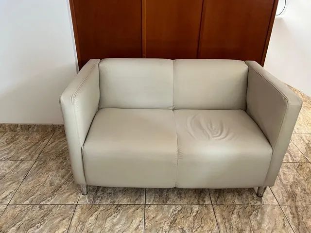 Exemplo: Sofá de dois lugares 