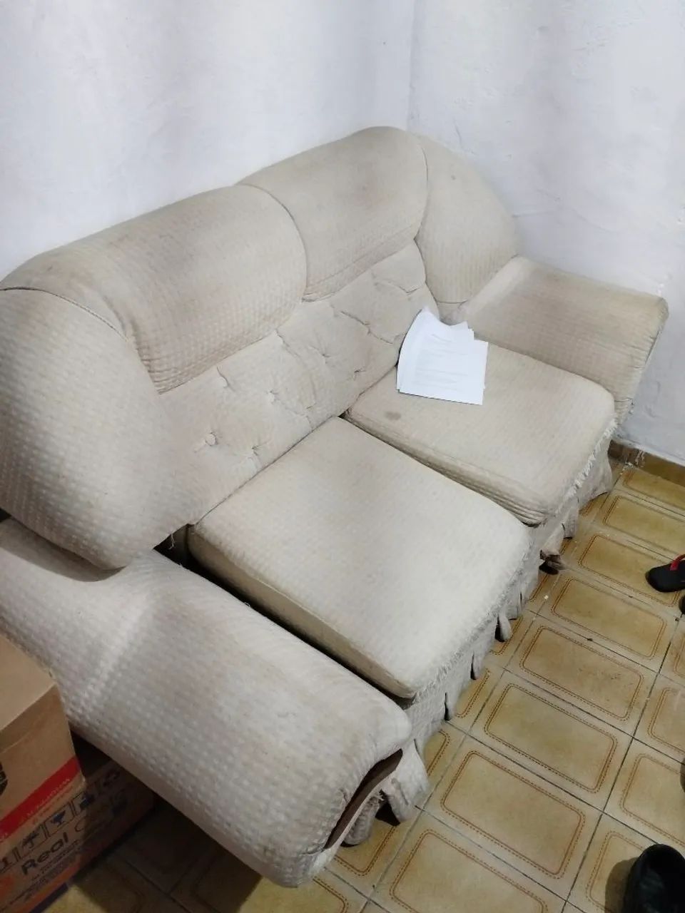 Sofá com dois lugares desmontável  cor creme 