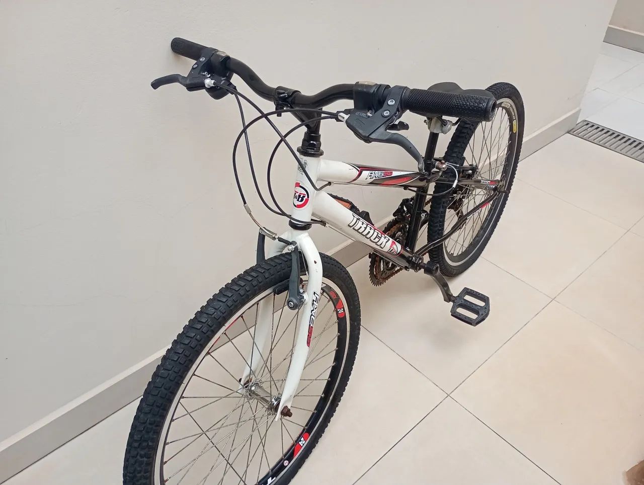 Vendo bicicleta aro 24.