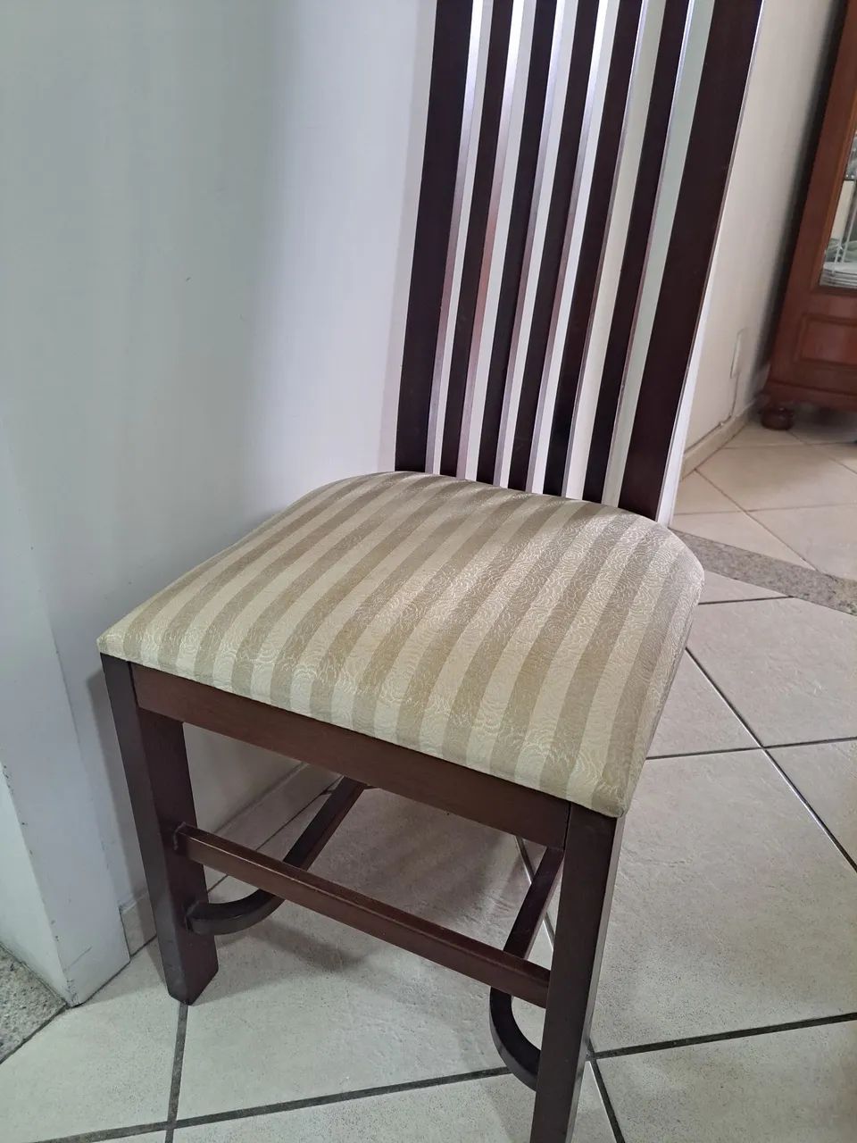 Mesa com 6 cadeiras mogno madeira - Foto 2
