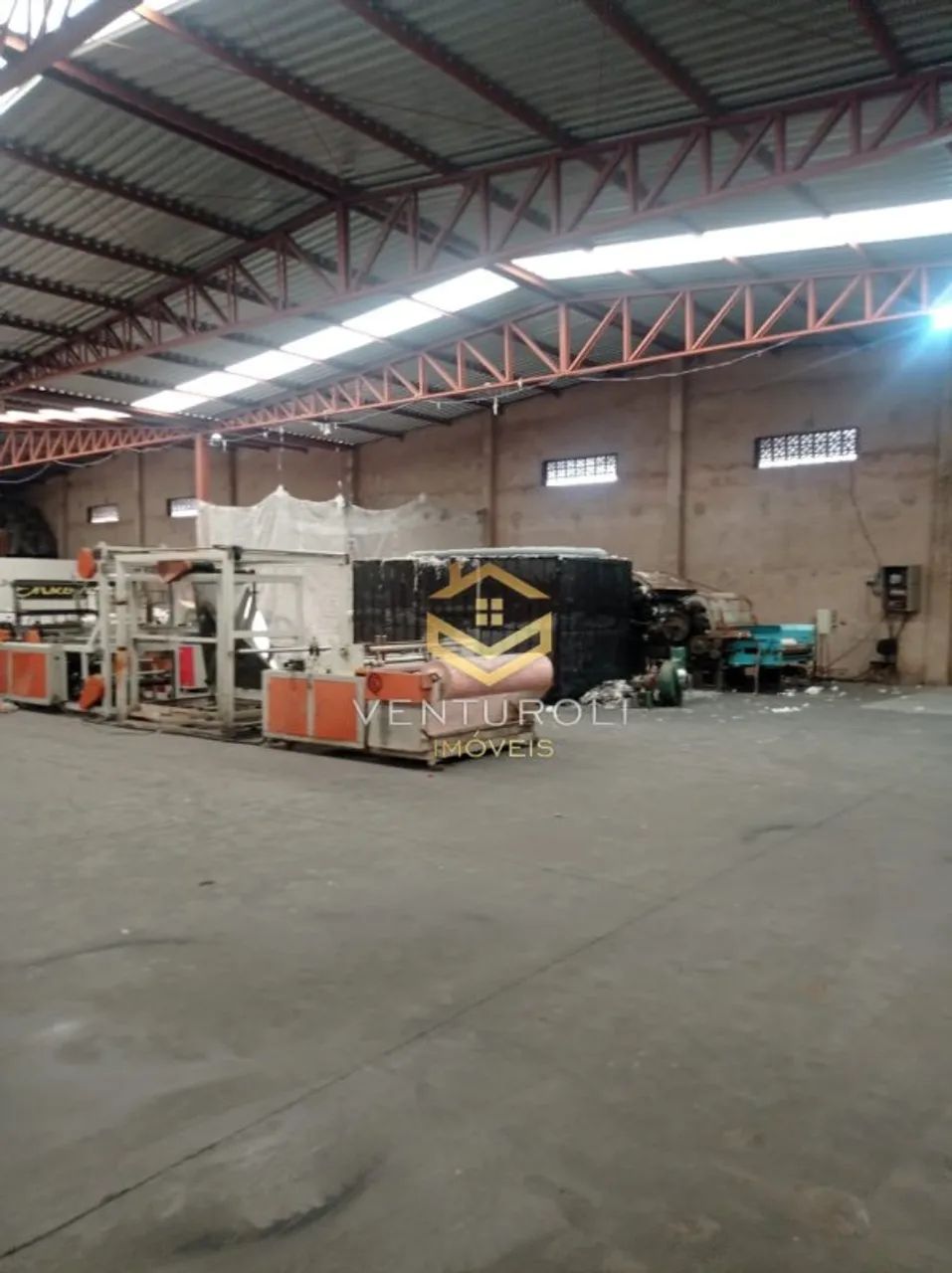 Barracão com 3.000 m² para locação com divisa entre Bauru e Piratininga