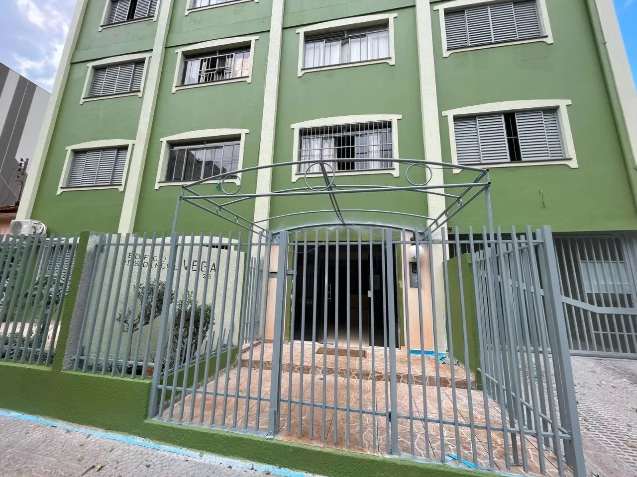 Locação - Apartamento na Zona 07 em Maringá