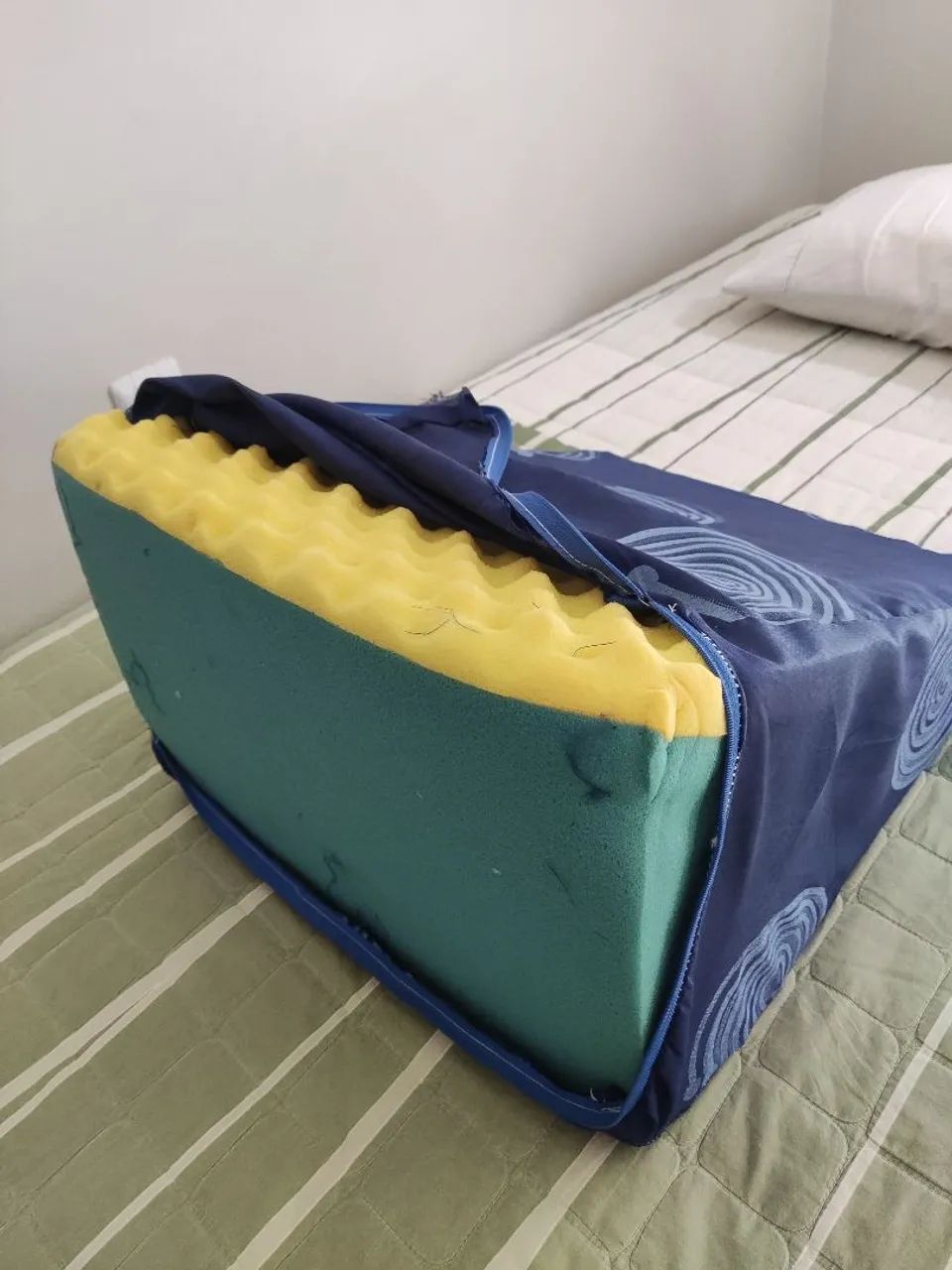 Almofada Triangular Hospitalar para Paciente Acamado - Foto 2