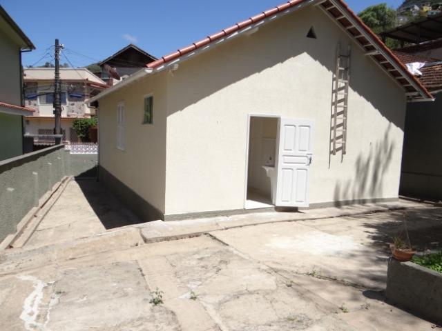 Casa de 2 quartos e quintal na Rua Atílio Maroti - Foto 13