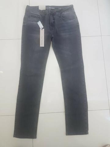 Calça Calvin Klein Jeans (NOVA)