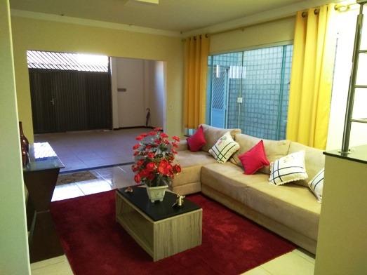 Casa reformada no jardim Alvorada, com 03 quartos sendo 02 suítes, próximo de comércios
