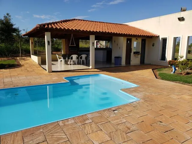 Casa de campo as margens da represa de três marias em Abaeté