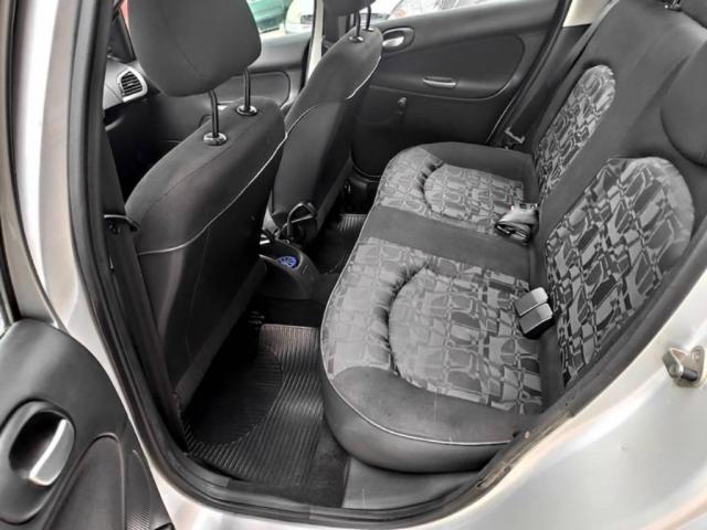 Peugeot 207 Sedan PASSION XR 1.4 2011 COMPLETO (FINANCIA TOTAL) - Foto 8