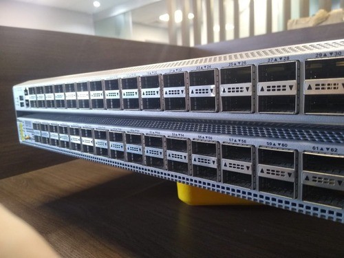 Switch Nexus 3164 N3k C3164Q 40Ge 64 portas Qsfp Ethernet de 40 Gigabit fixas - Foto 2